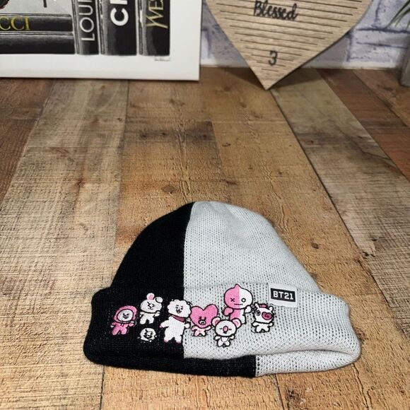 BT21 Black & White Split Beanie - Picture 1 of 7